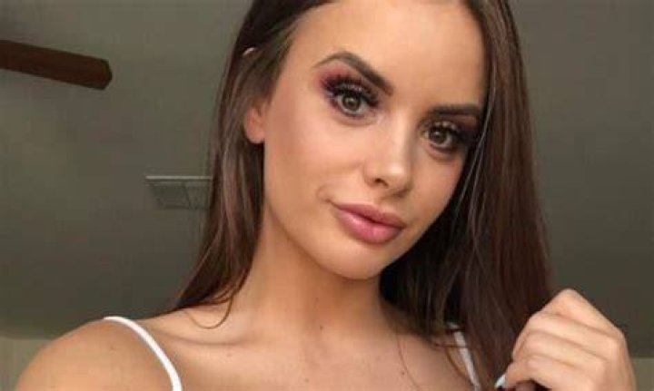 Allison Parker holding her instagram ID written in a card