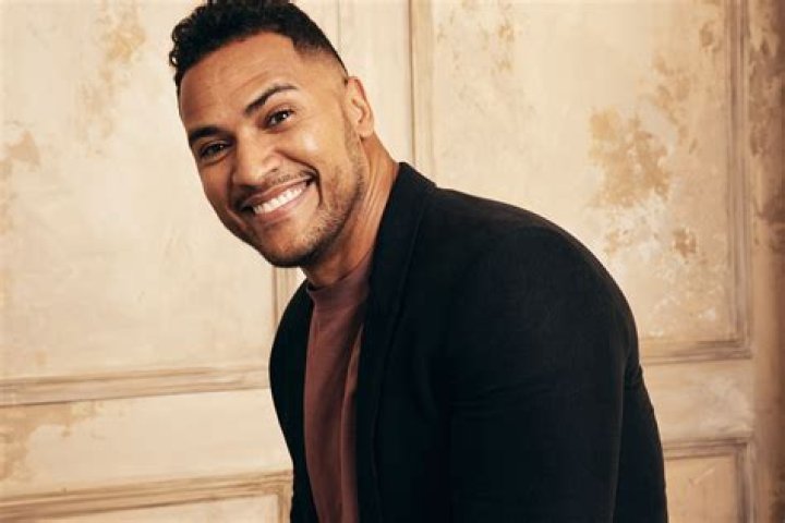 Andre Hall Bio (Wiki) 