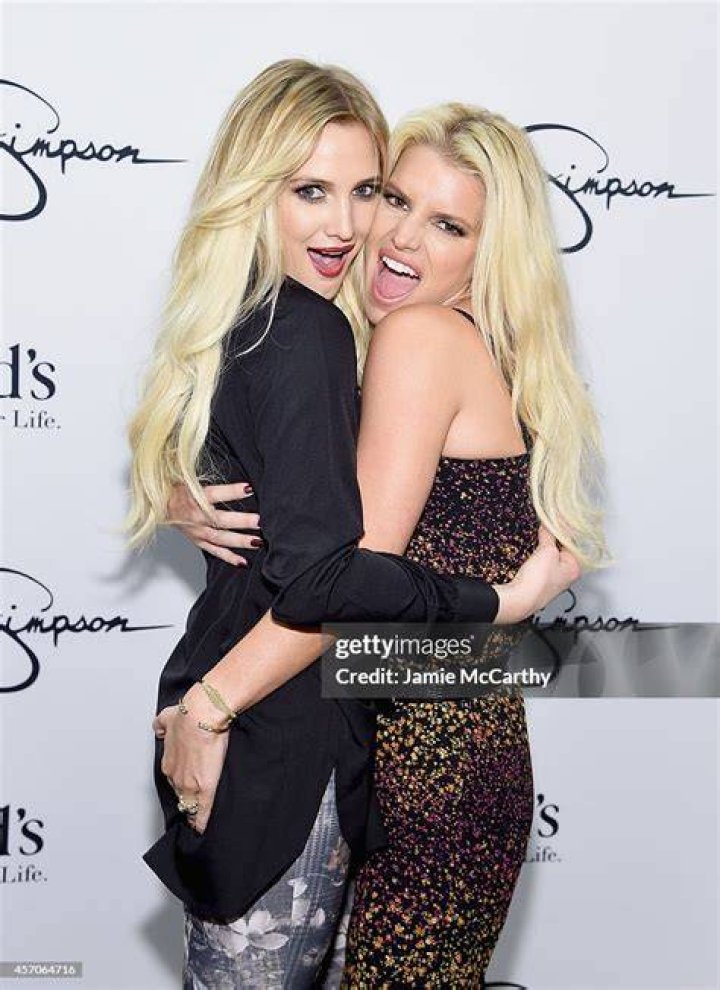 Jessica And Ashlee Simpson Visit Belk Southpark