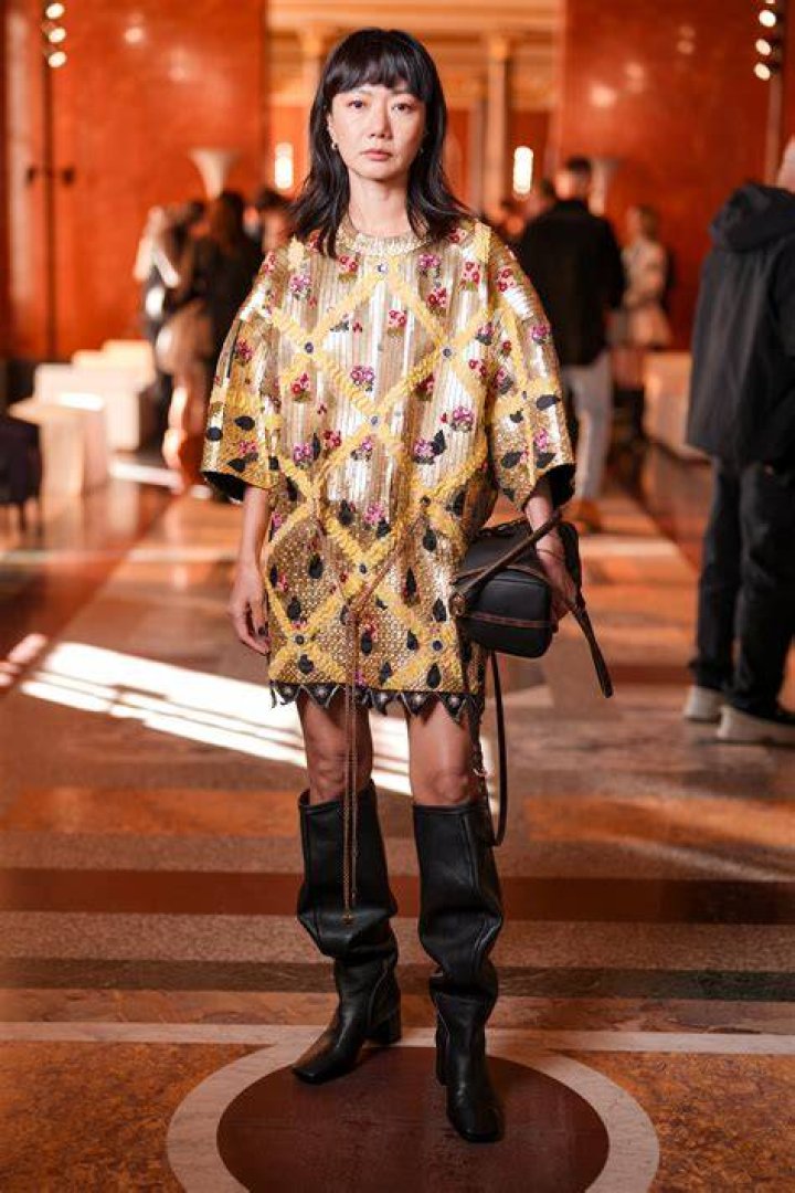 Louis Vuitton : Front Row - Paris Fashion Week Womenswear Spring/Summer 2019