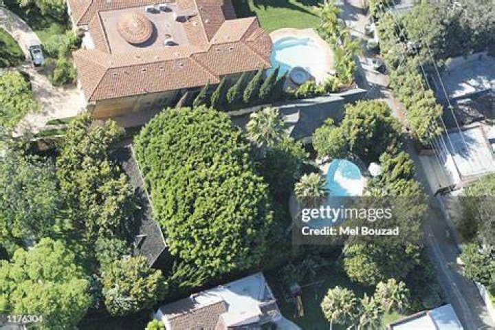 (MARILYN MONROE FEATURE) An aerial view of the house where actress Marilyn Monroe died is seen on July 26, 2002 in Brentwood, California. This yea...