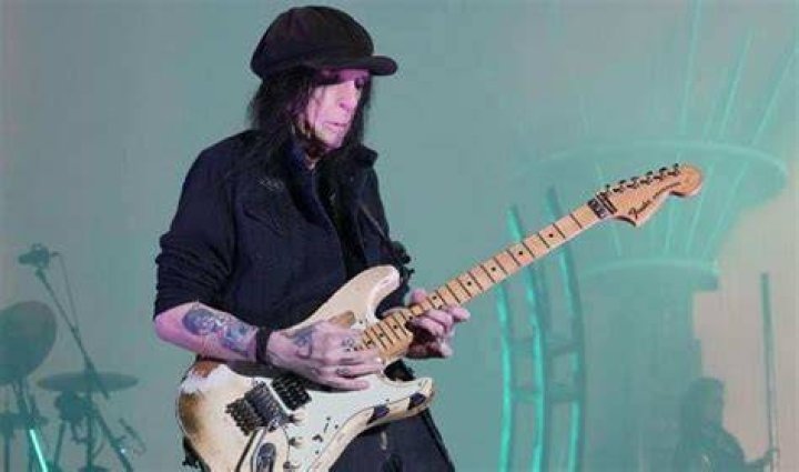 Mick Mars' pet Cats