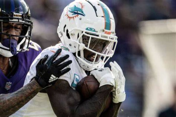 Tyreek Hill with Grip Boost gloves. (Source: Pinterest)